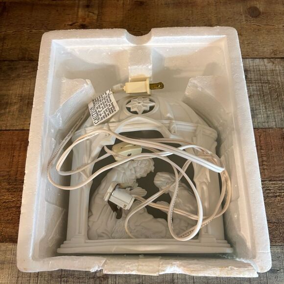 DEPARTMENT 56 Porcelain Lighted Nativity Winter Silhouette White Manger Holy - Picture 13 of 13